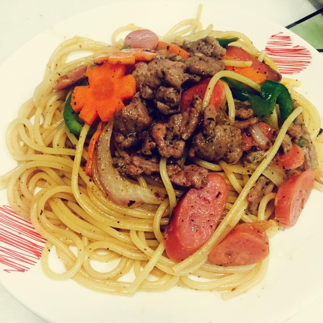 黑椒牛柳炒意面