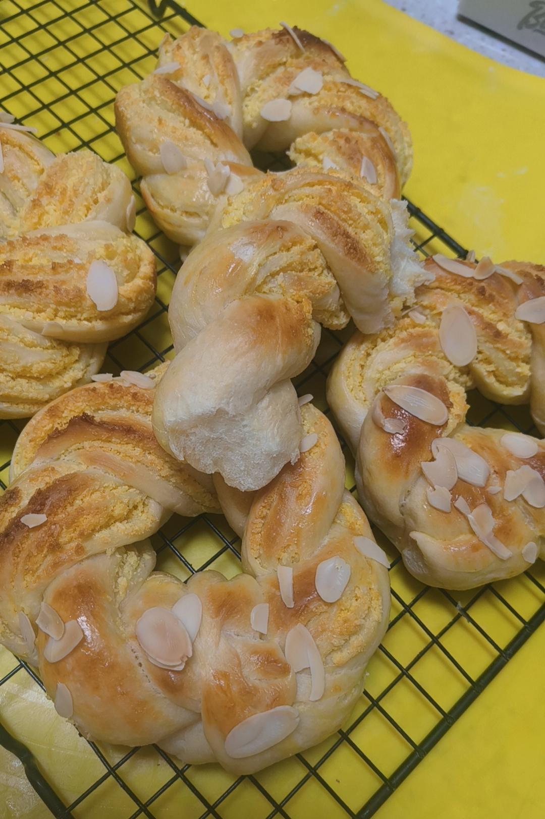 好吃又好看的椰蓉花环面包