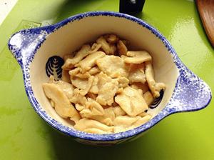 奶香荷兰豆烩鸡片的做法 步骤6