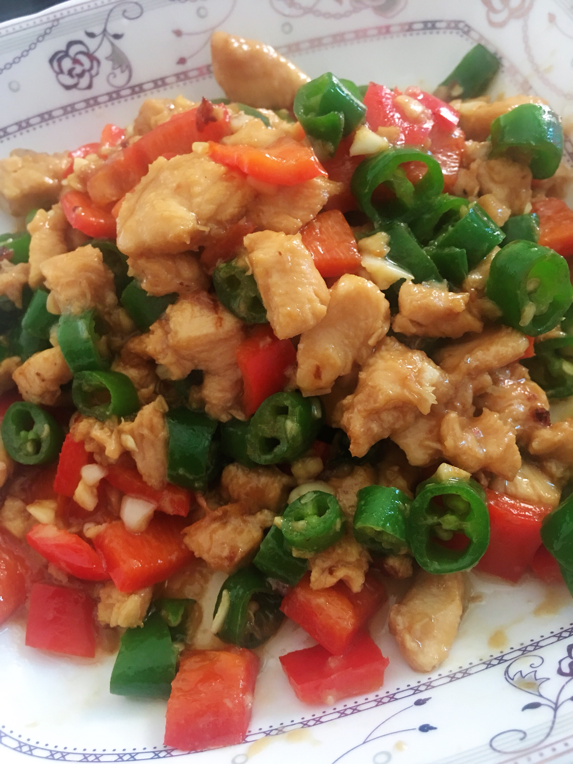 鸡胸肉炒青红椒的做法 步骤1