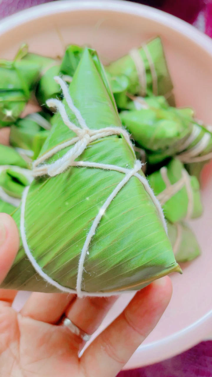 肉粽子及包法视频