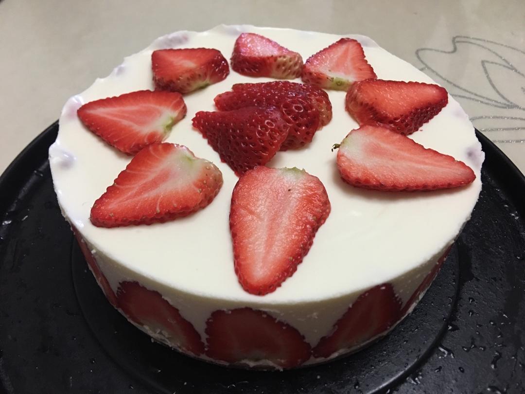 草莓酸奶慕斯蛋糕