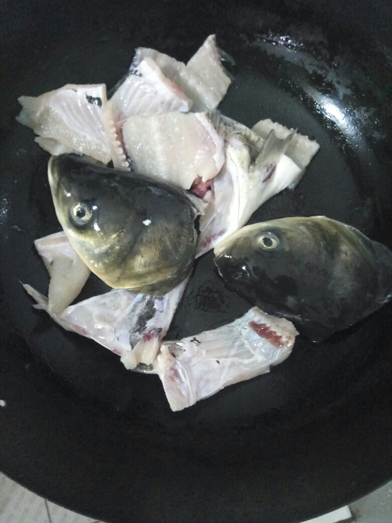 香嫩可口酸菜鱼的做法 步骤1