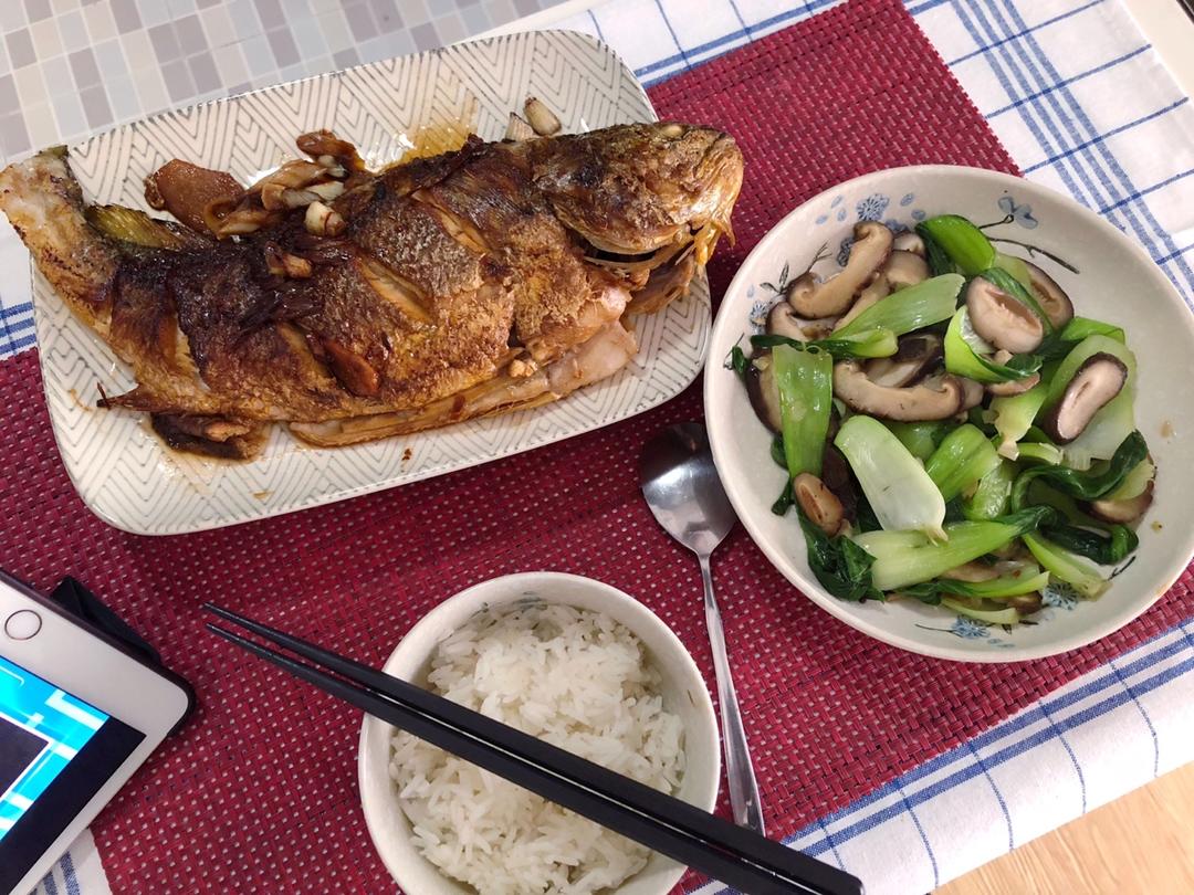 家常烧黄鱼 Yellow sea fish