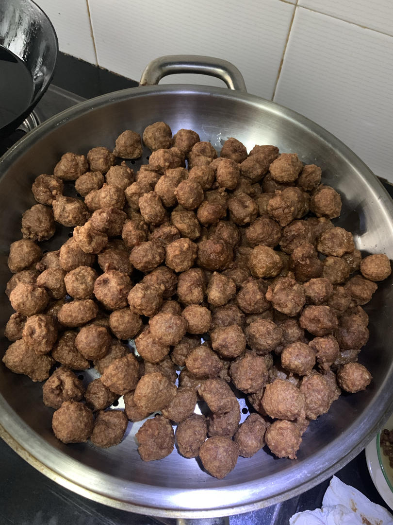 【清真油炸牛肉丸子图片】chocolate110_下厨房