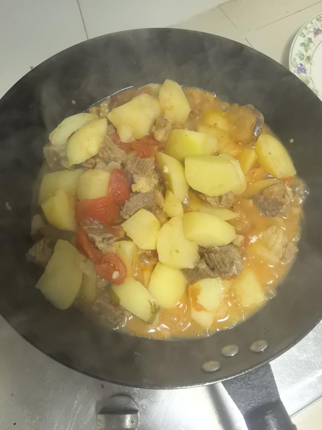 牛肋条炖土豆西红柿