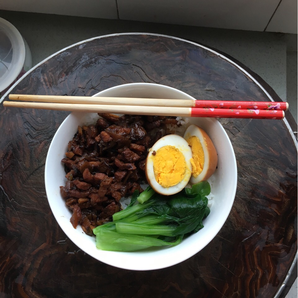 洋葱酥卤肉饭