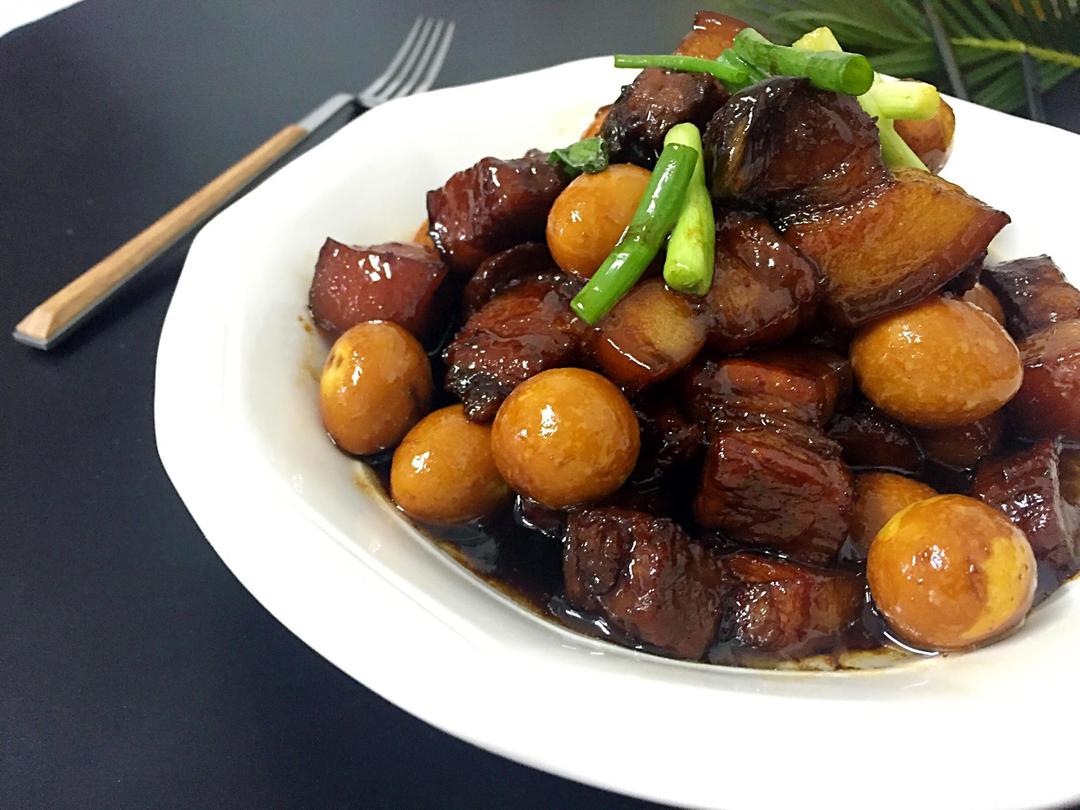 红烧肉鹌鹑蛋的做法