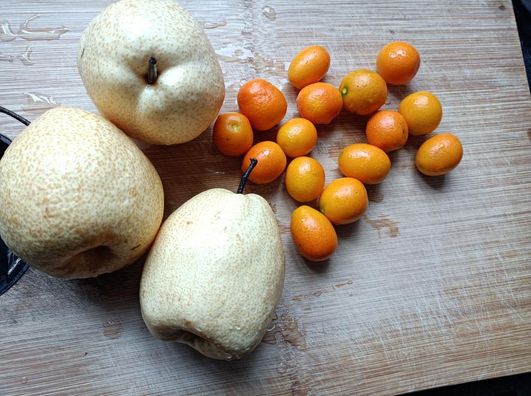 冬季十道素~甜品~金桔炖雪梨（微波炉版）的做法 步骤1