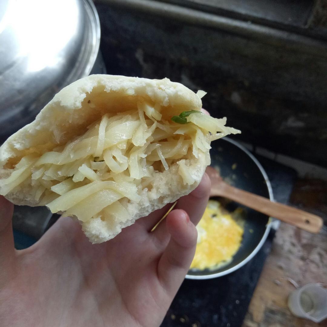 自闭症患者1号做的菜夹馍