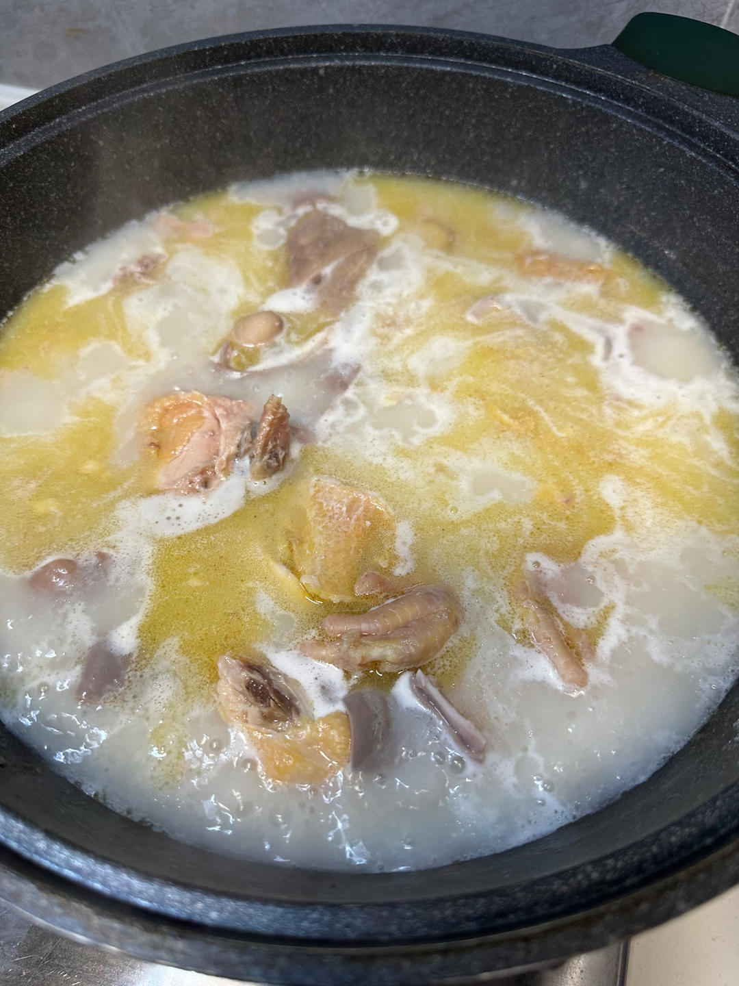 【猪肚鸡火锅】