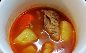 番茄胡萝卜骨头汤的做法 步骤3