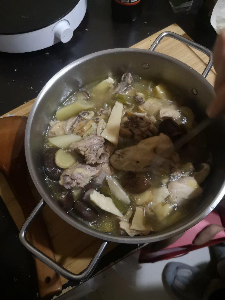 李瑞杭做的高压锅炖鸡汤