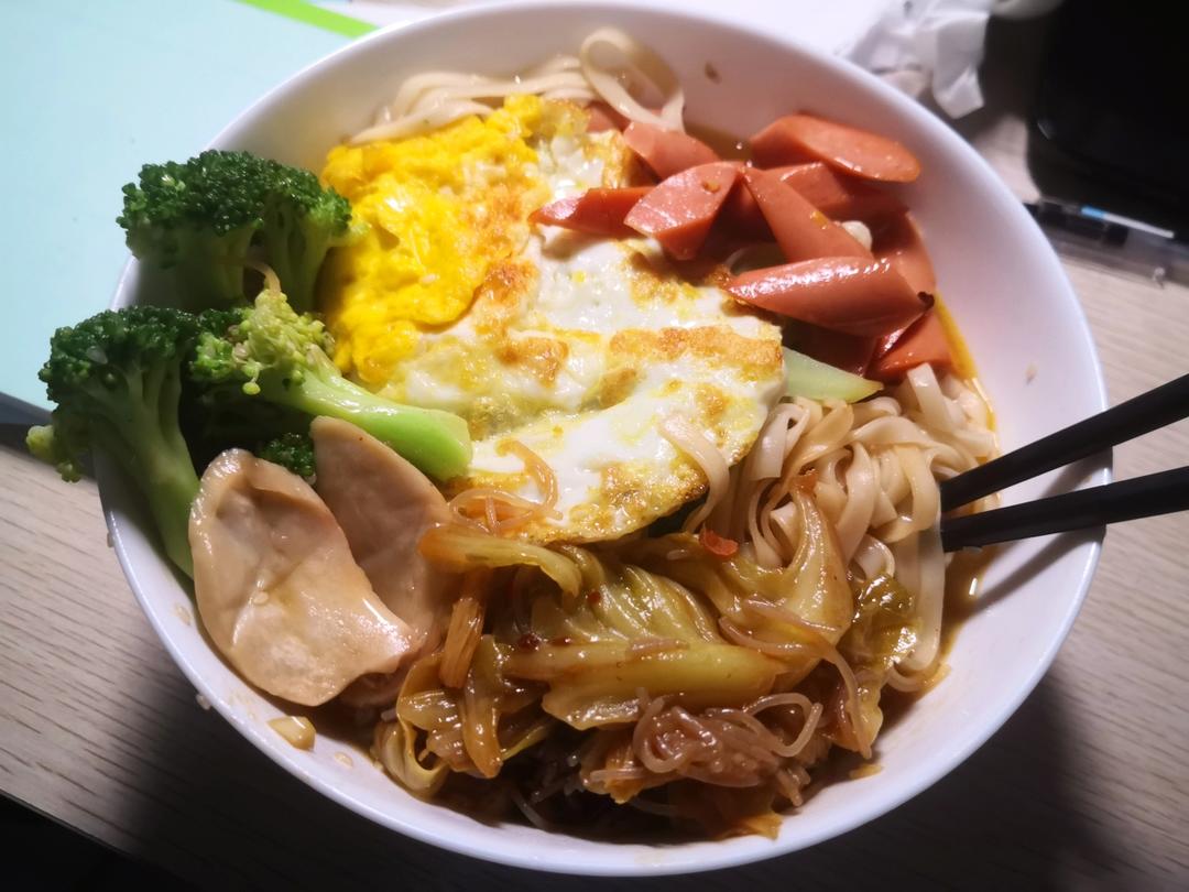 酸辣开胃❗️好吃到连汤汁不剩～酸汤面