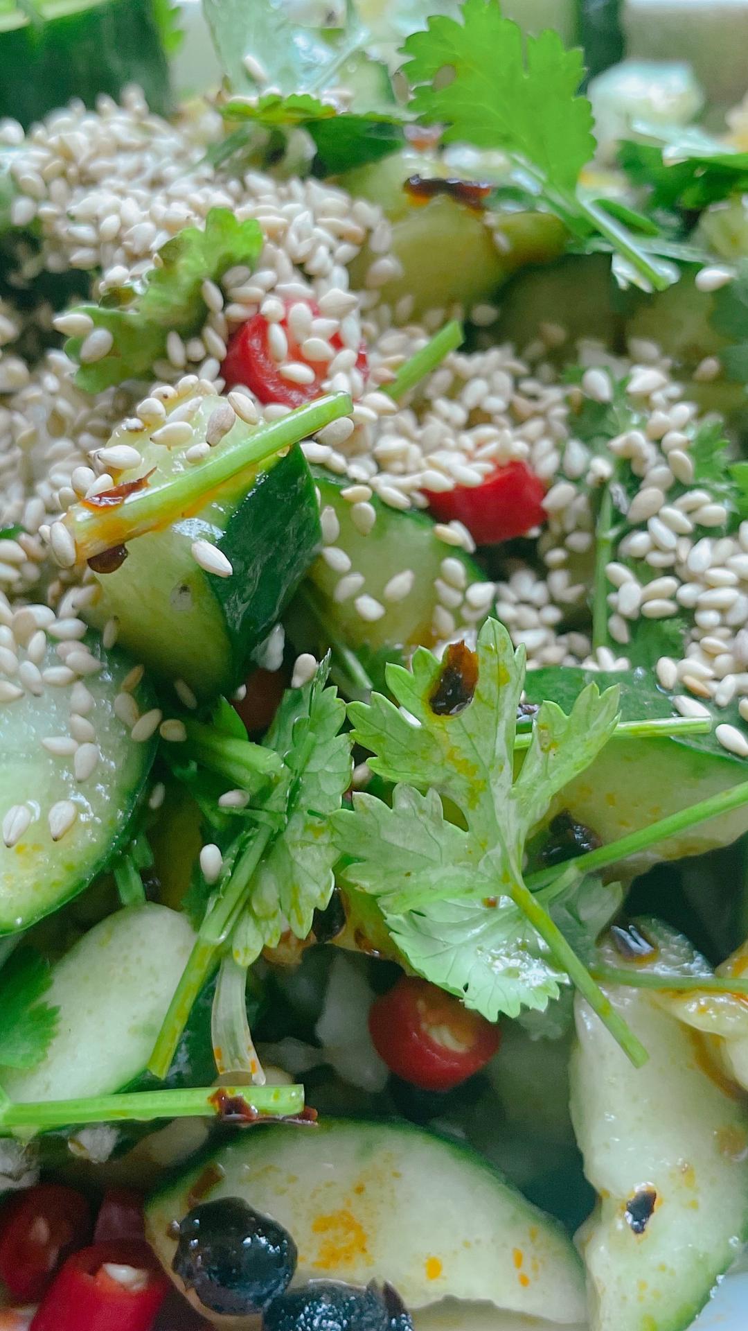 减肥餐•凉拌：手拍黄瓜的做法