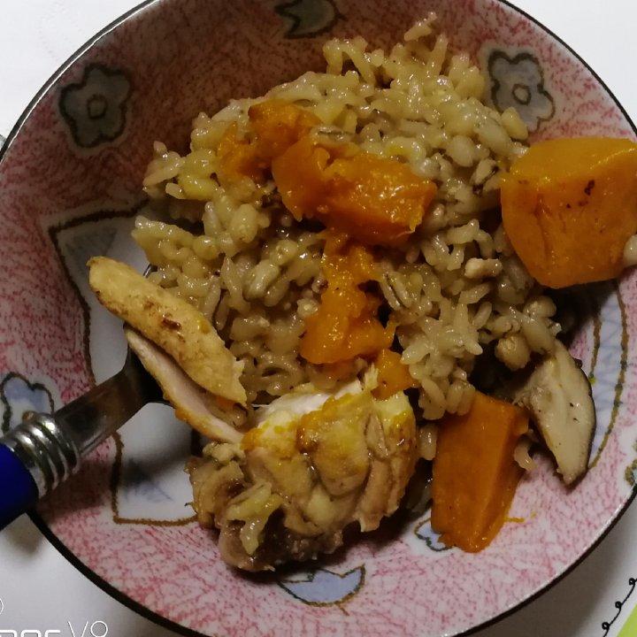 【南瓜鸡肉焖饭】