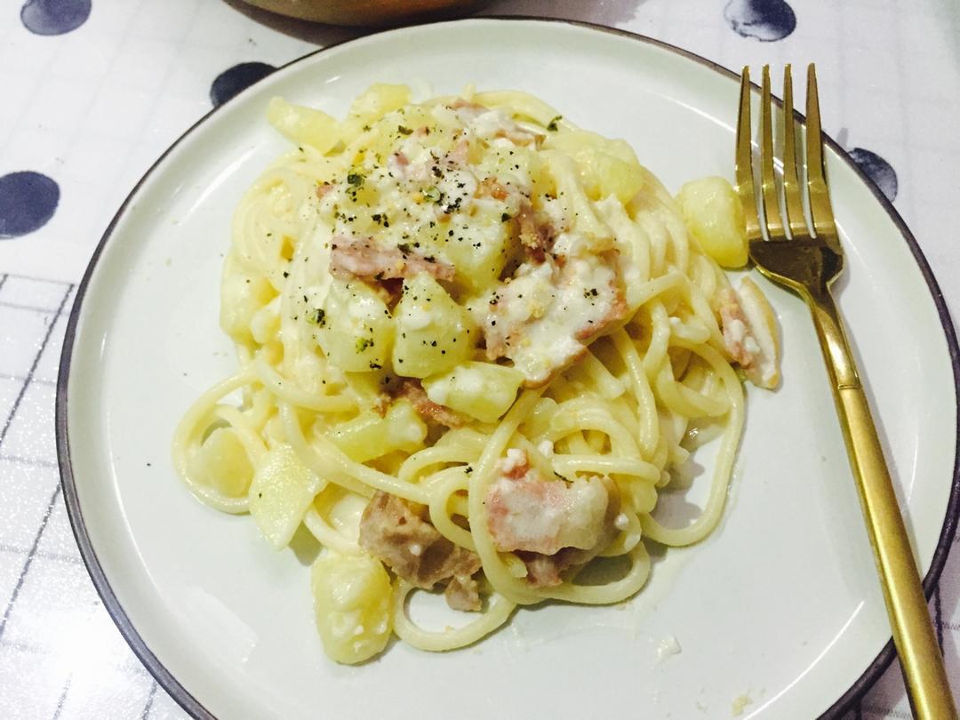 白蘑菇奶油培根意面