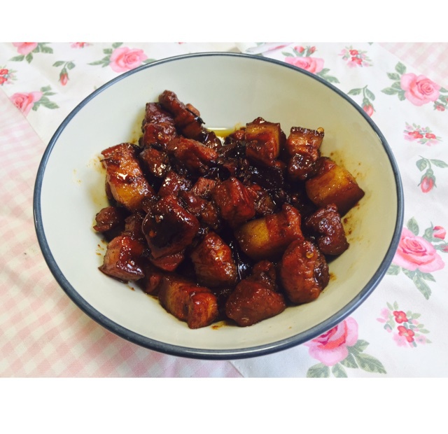 吃着碗里望着锅里的红烧肉