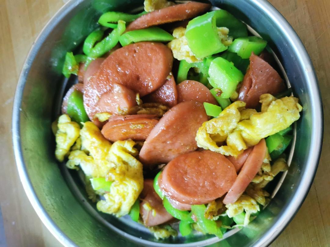 超下饭的青椒火腿炒蛋