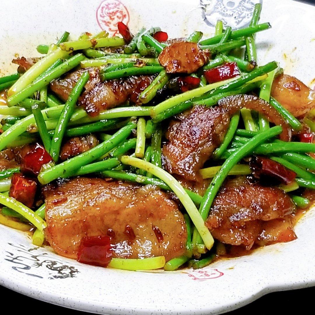 蒜苔香辣回锅肉