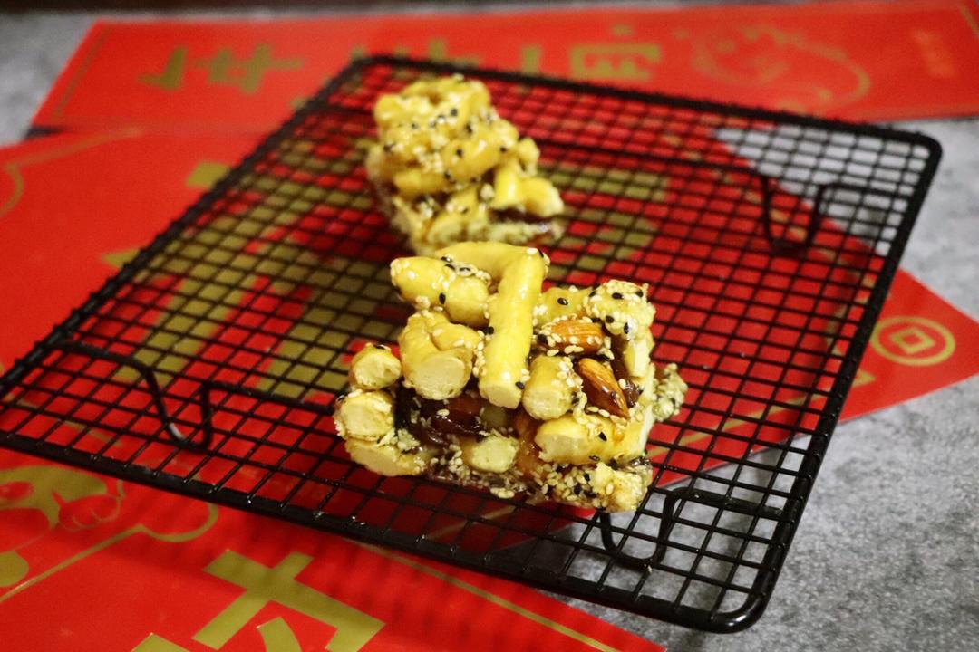 （视频食谱）自制沙琪玛／萨其马