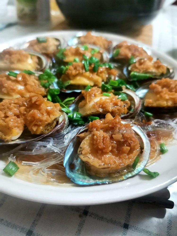 蒜蓉粉丝蒸鲍鱼