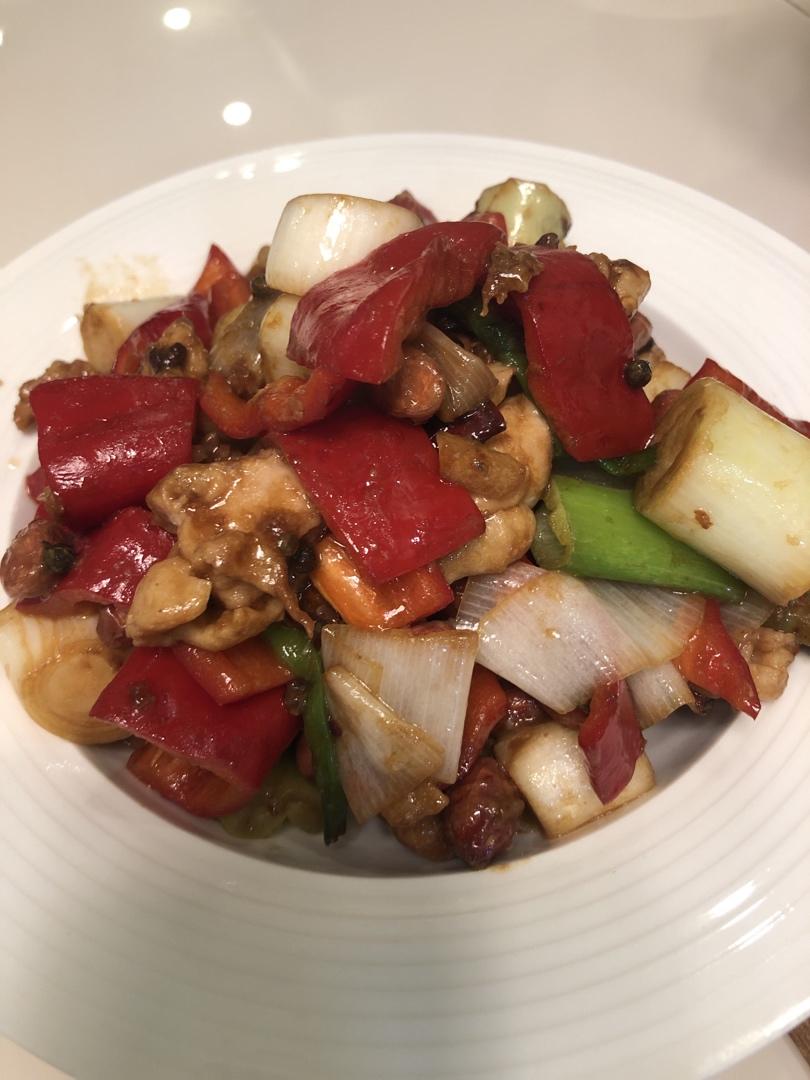 〈宫保鸡丁〉，小时候最爱的菜之一，郫县豆瓣酱版。欣小厨 😉