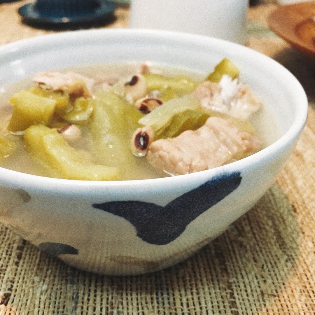 排骨黄豆苦瓜咸菜叶汤
