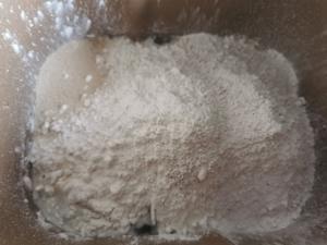红糖黑麦碱水面包的做法 步骤2