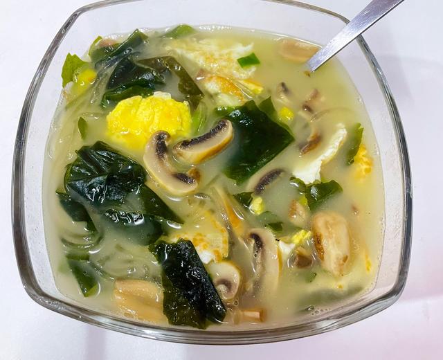 低脂营养裙带菜白蘑菇汤的做法