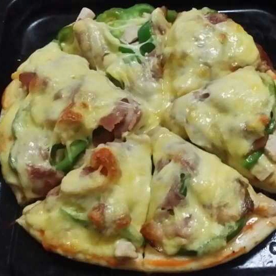 厚底鲜虾培根披萨