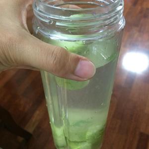 纤体清肠青瓜汁的做法 步骤4