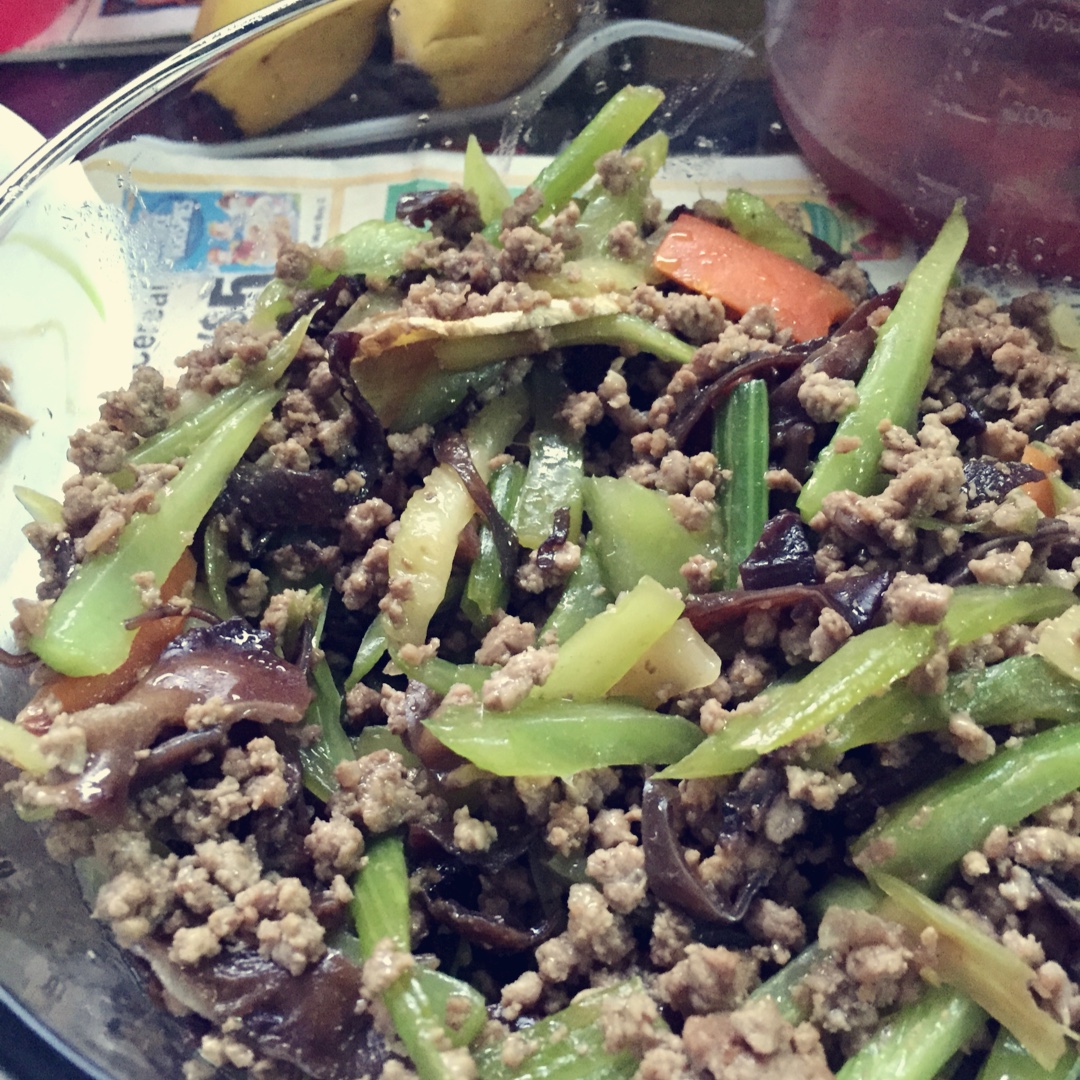 芹菜炒肉末