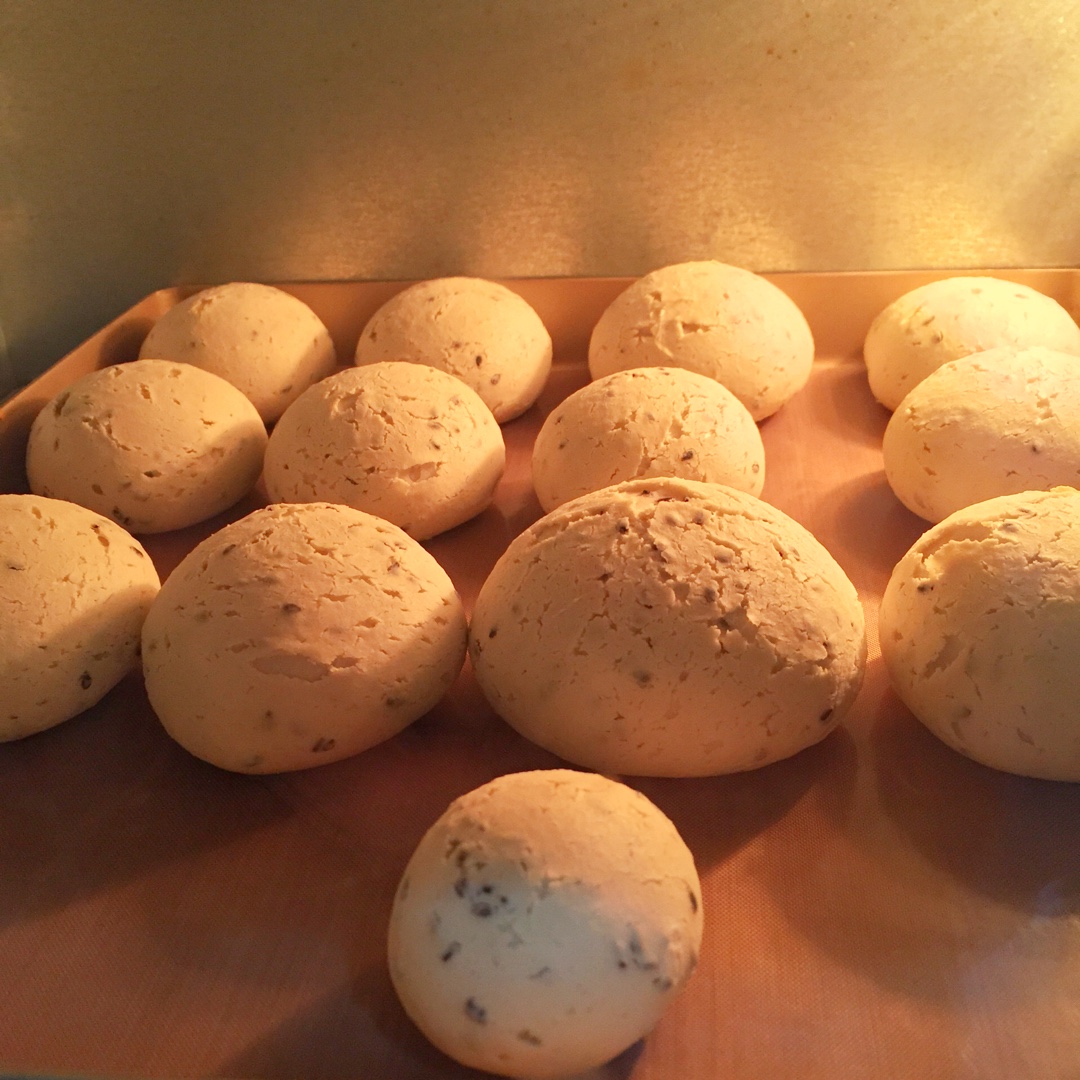 靖儿烘焙做的黑芝麻麻薯面包