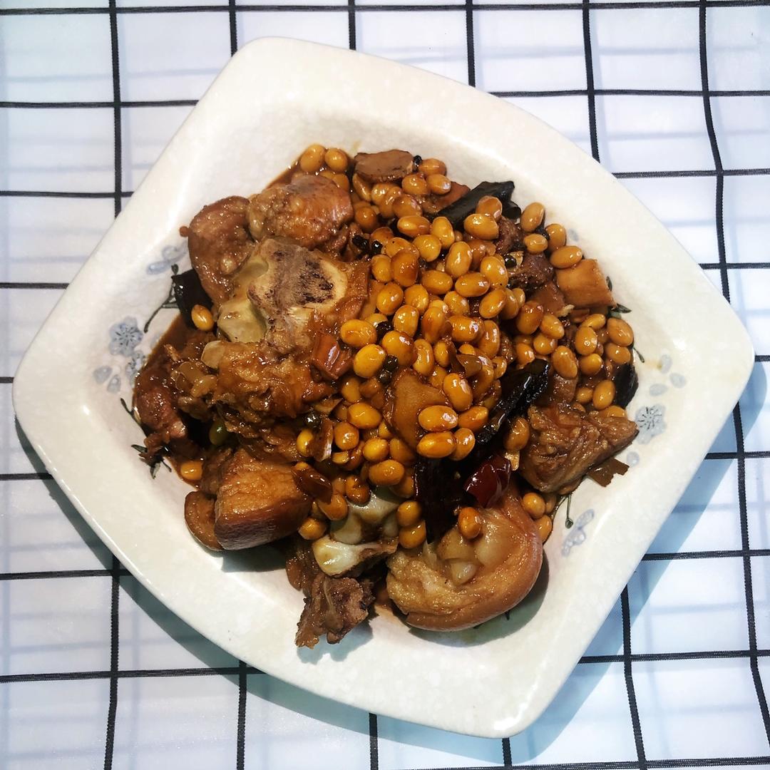 猪脚炖黄豆