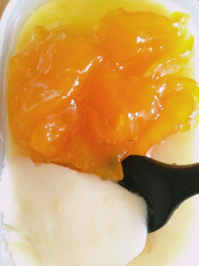 健康的豆腐“布丁”绝对的纯素安全