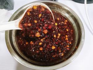 黑米红豆玉米碴粥的做法 步骤1