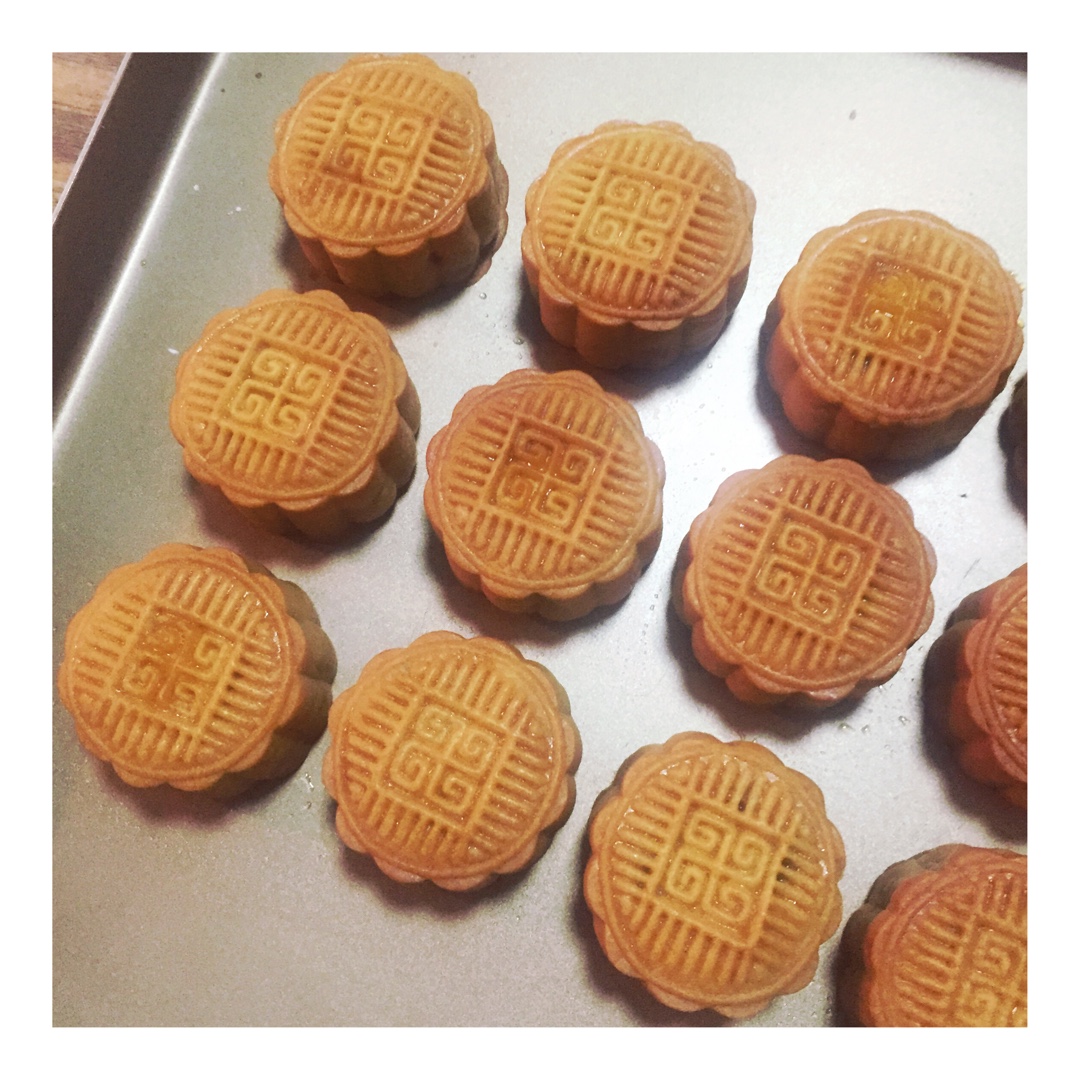 广式月饼—蛋黄莲蓉月饼