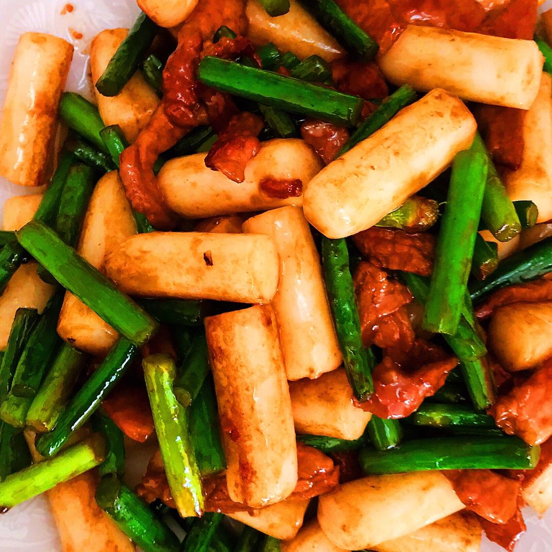 可妈0627做的蒜苗肉丝炒年糕