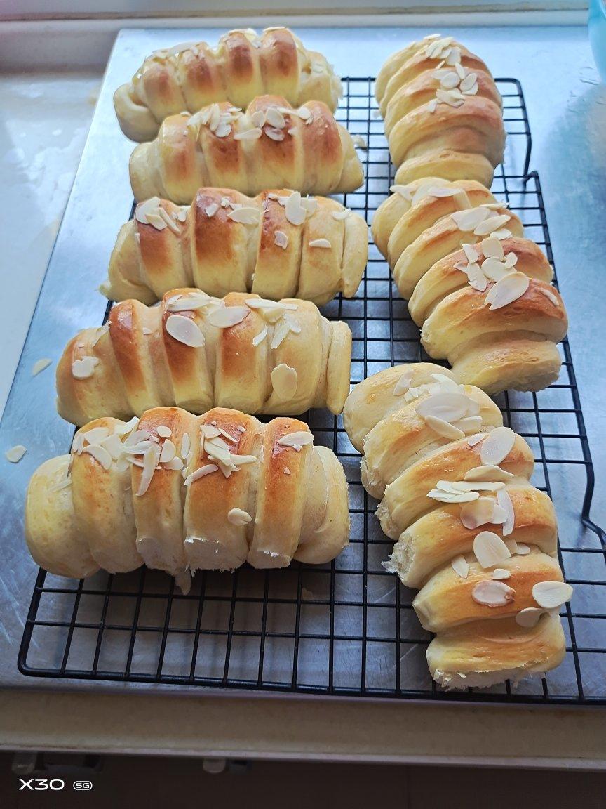 超级简单的豆沙排包｜面包