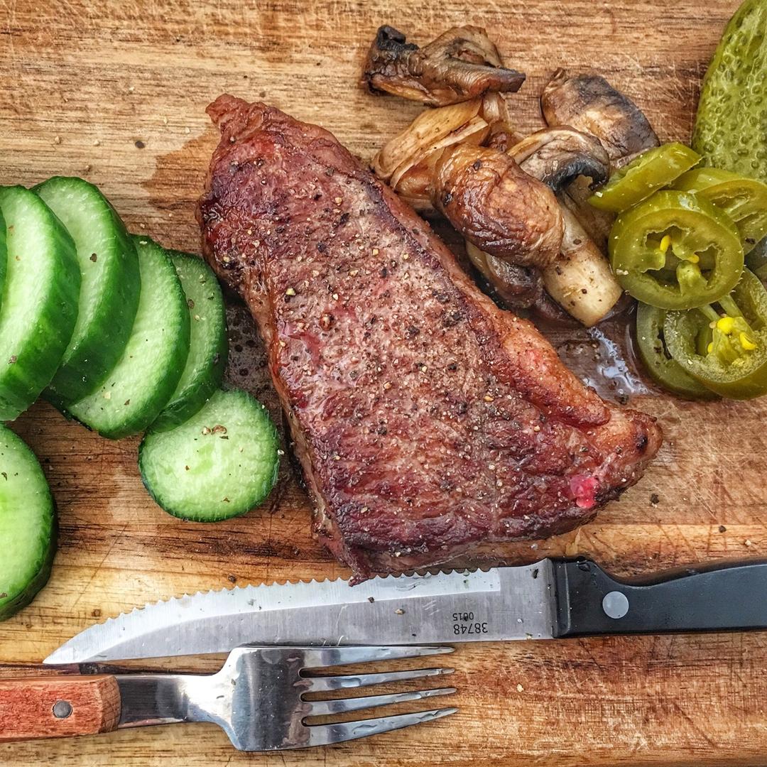 四分钟煎好一块鲜嫩多汁的牛排