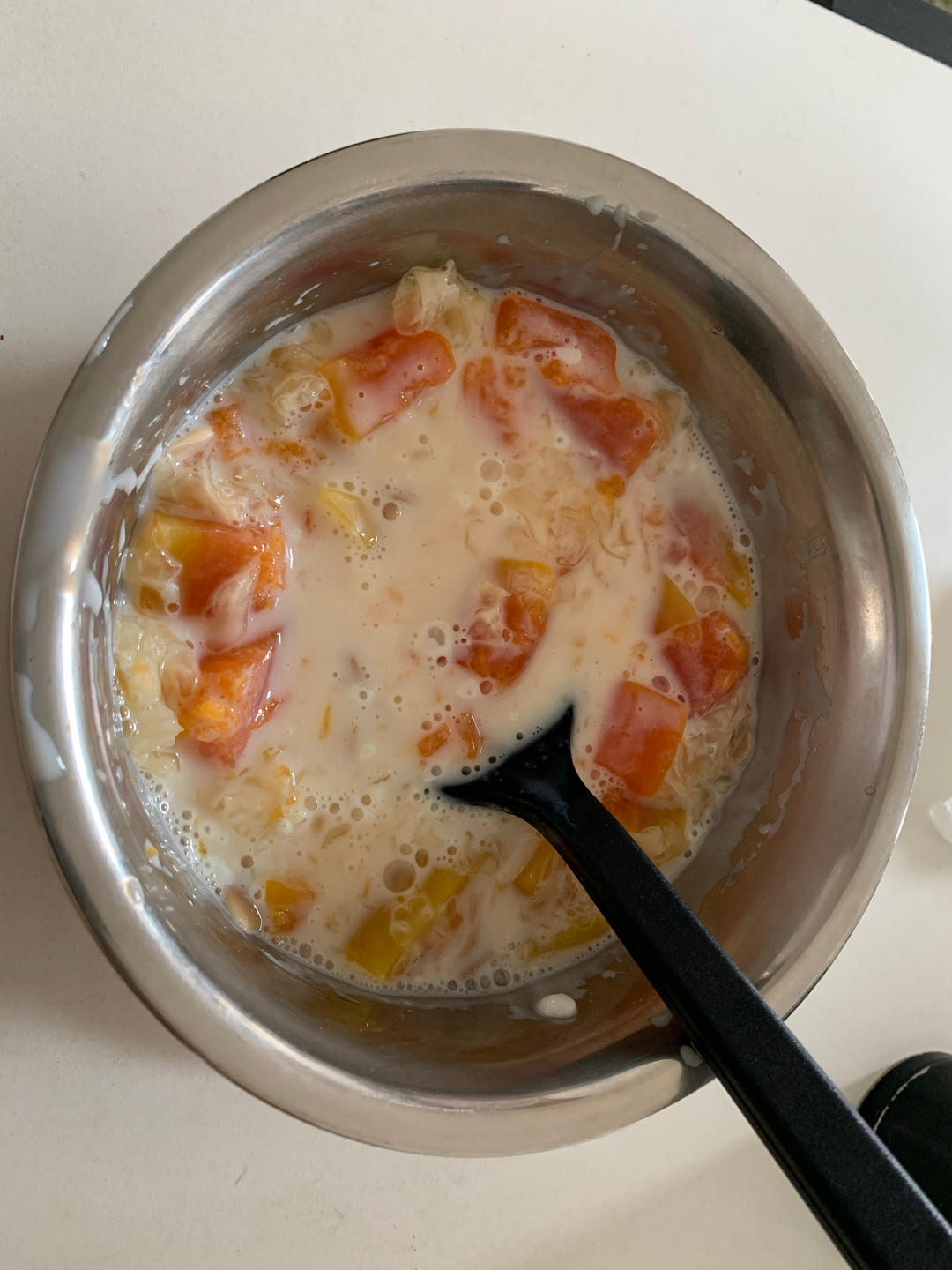 木瓜雪耳炖牛奶