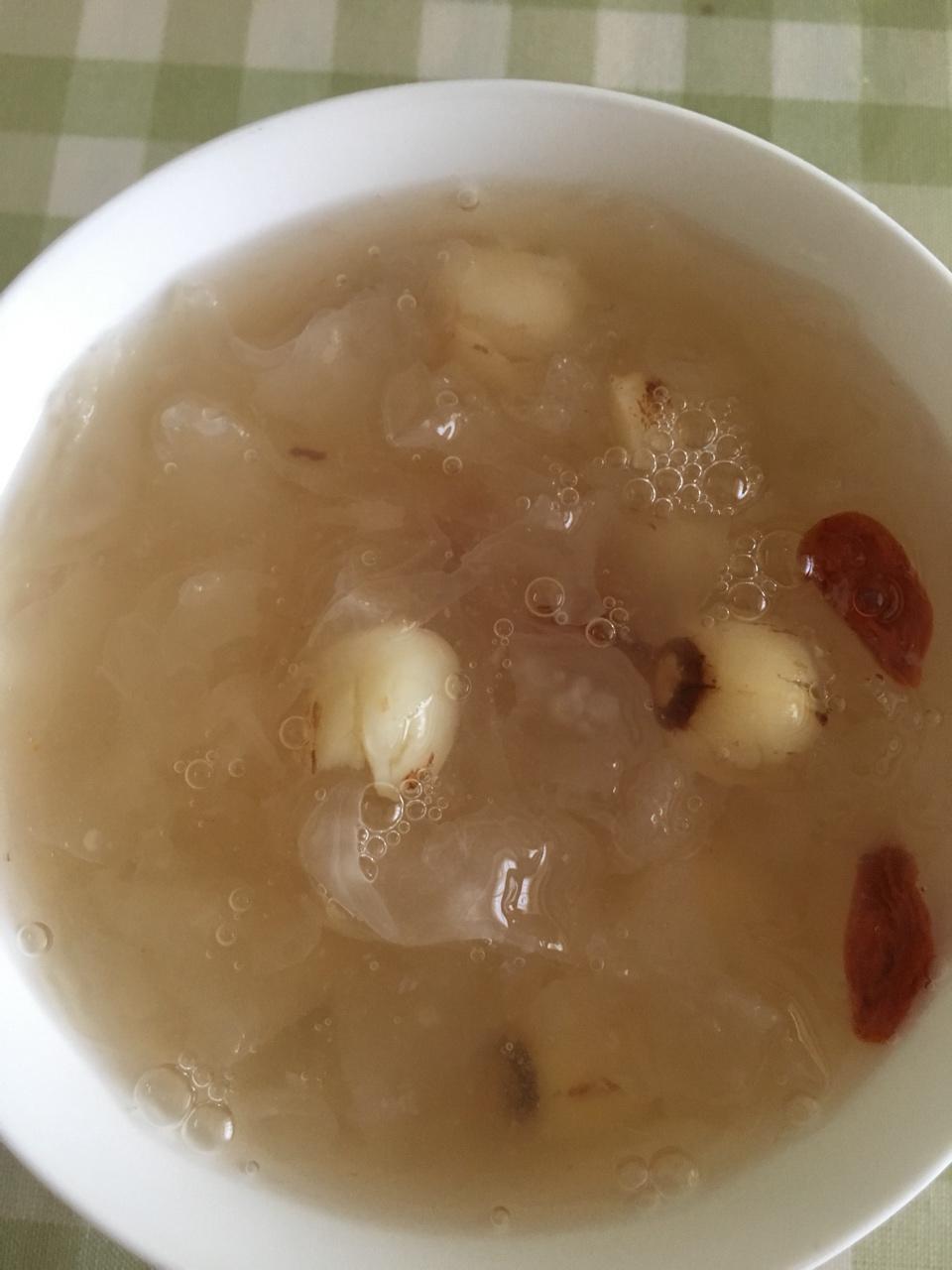 红枣银耳莲子羹