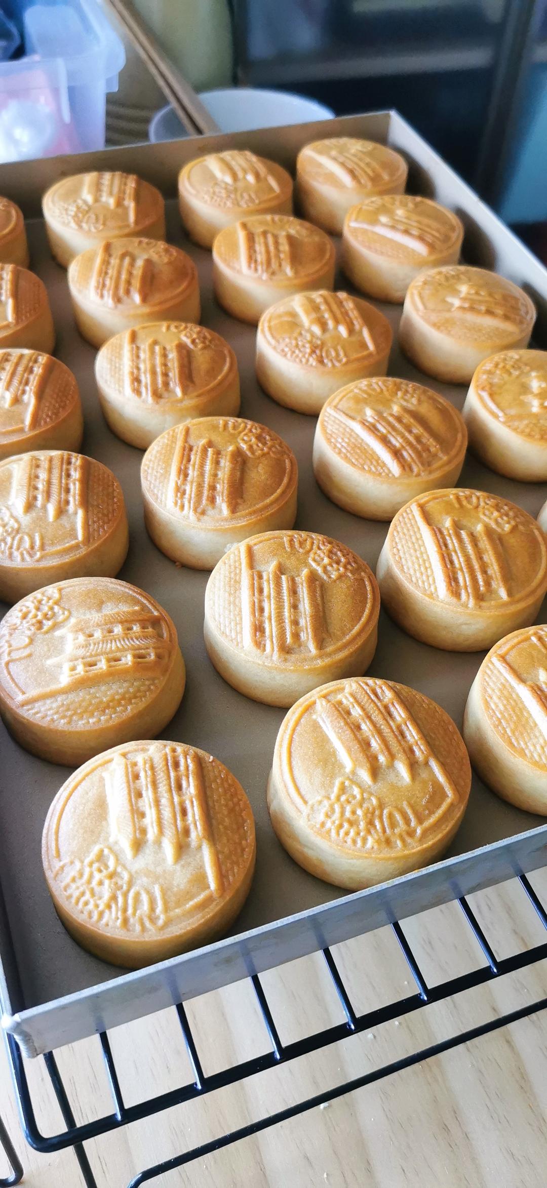 白莲蓉蛋黄月饼