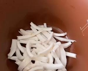 椰香排骨汤的做法 步骤3