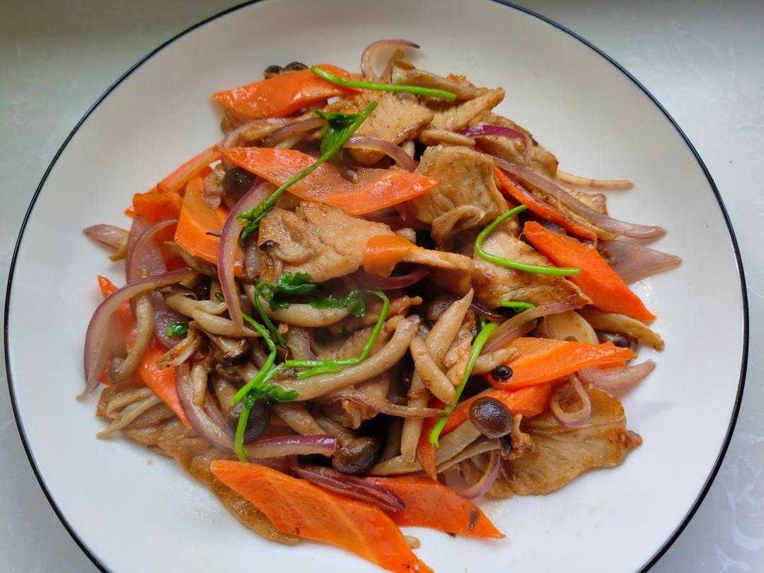 黑椒蟹味菇炒肉