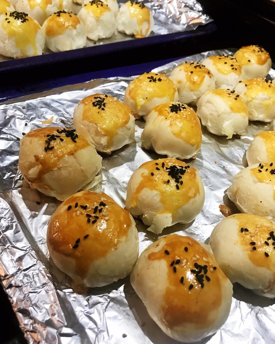 从炒红豆沙开始做蛋黄酥（视频）