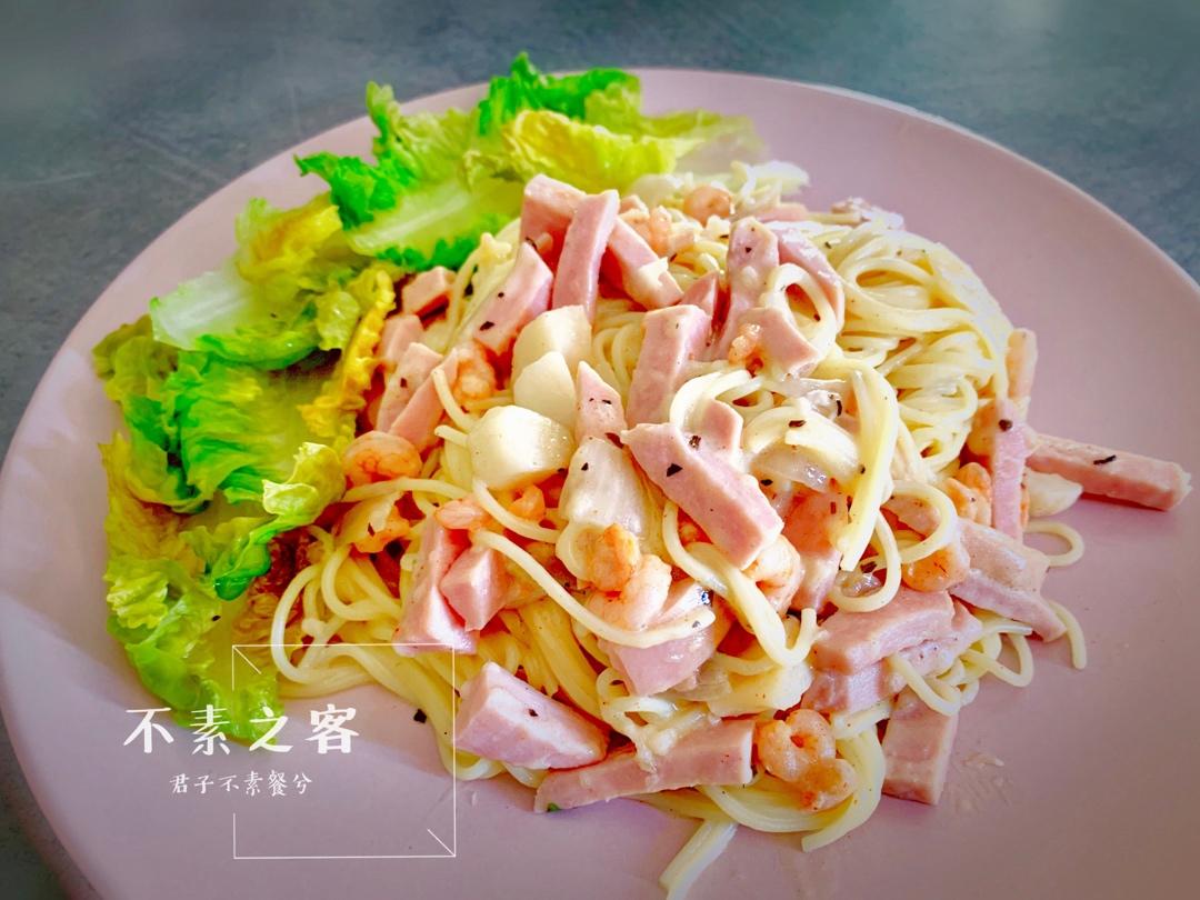 白蘑菇奶油培根意面