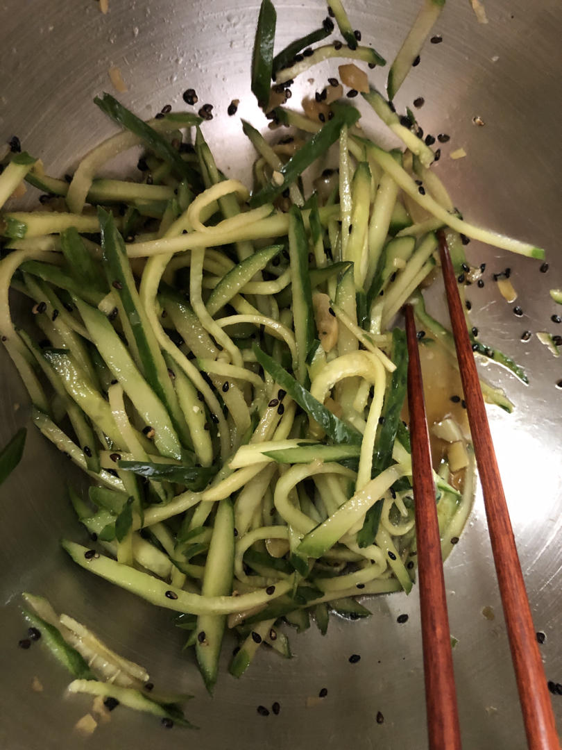 凉拌黄瓜丝