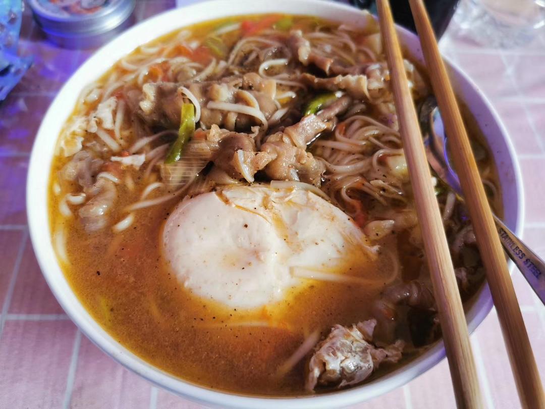 酸汤肥牛面